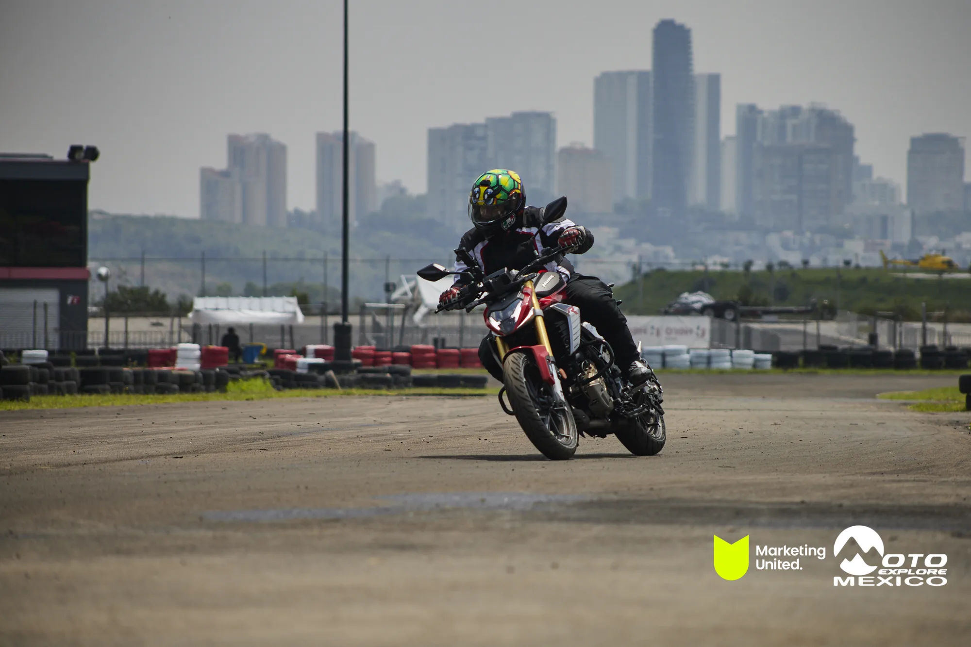 HUNK TRACKDAY 323